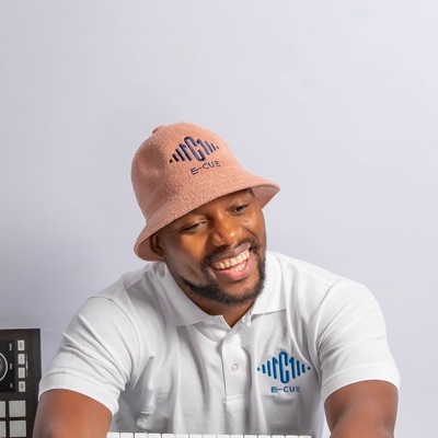 Hör dir Chymamusique an, schau dir Musikvideos an, lies die Biografie, finde Tourdaten und mehr!